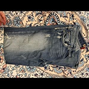 Different jeans & sizes. Message for size.